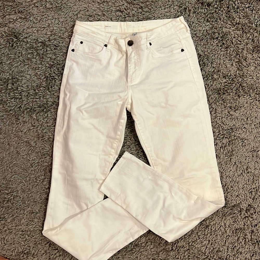 White Kut size 10 denim jeans. Straight/skinnier.